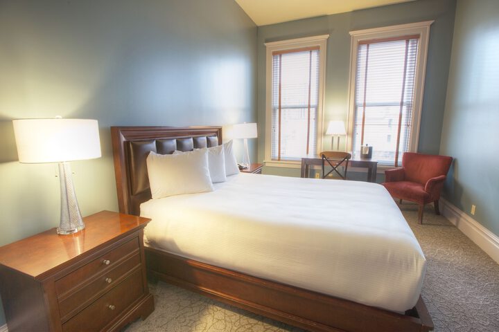 Room 53 of 148