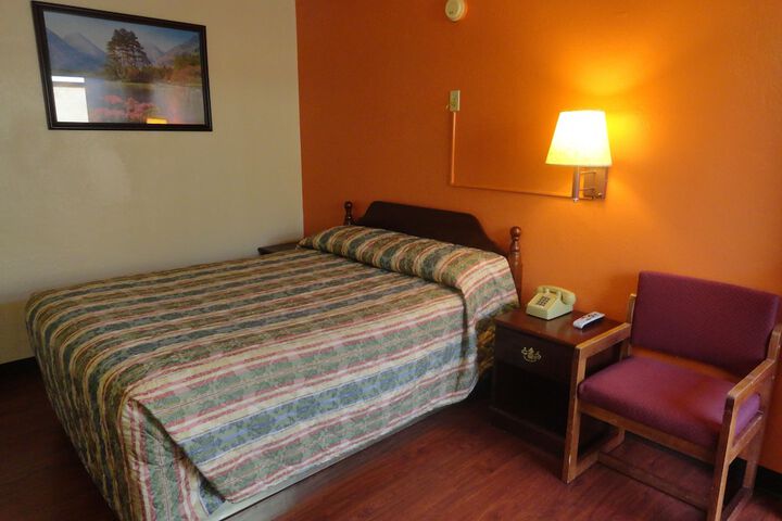 Room 4 of 11