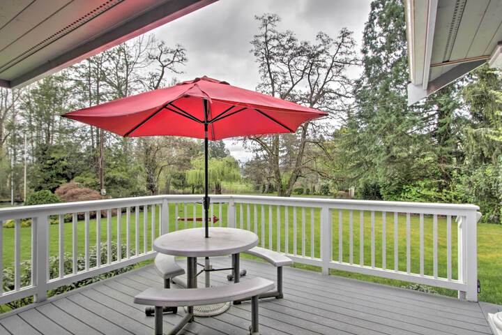 Contemporary Tacoma Cottage w / Deck & Pond!
