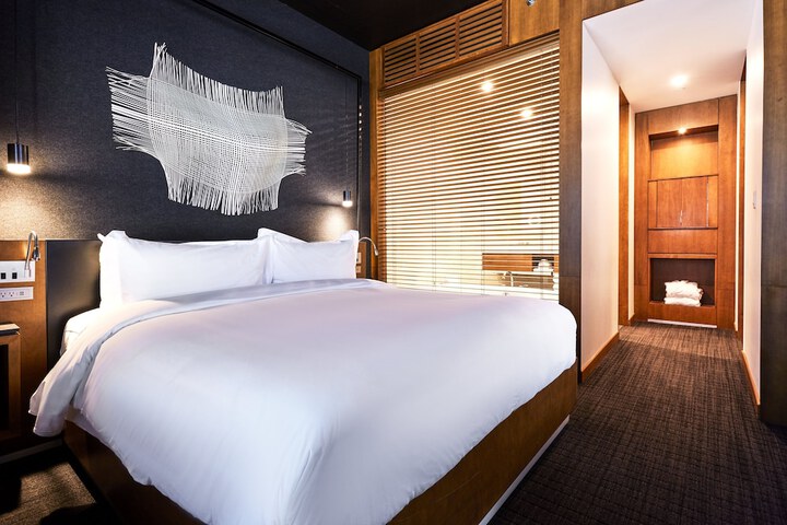 Room 21 of 42
