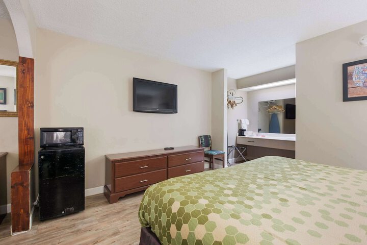 Room 12 of 30
