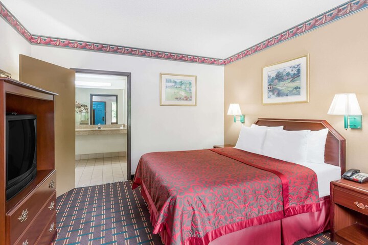 Room 7 of 24
