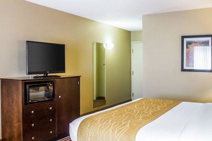 Comfort Inn & Suites Dayville - Killingly Industrial Park