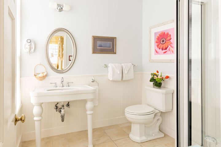 Brass Key Guesthouse - Adults Only