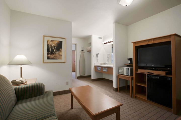 Room 10 of 11