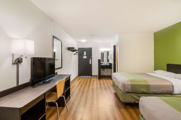 Room 19 of 34