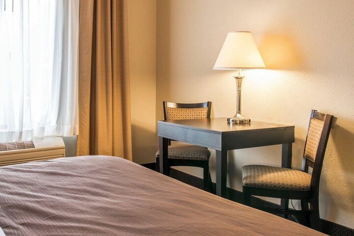 Room 25 of 60