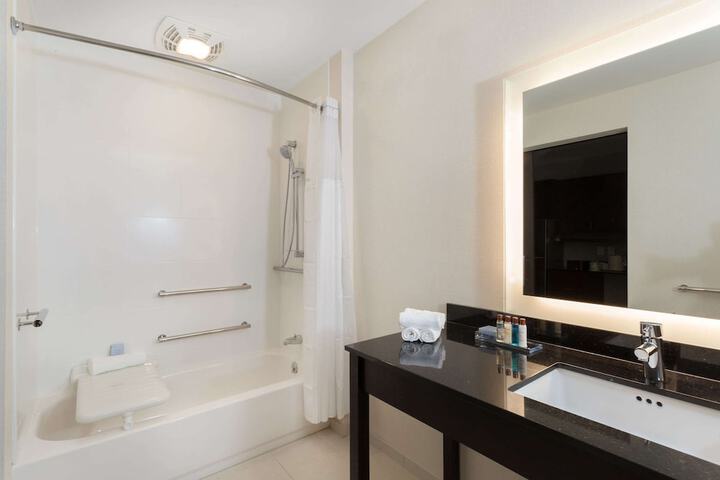 Wingate by Wyndham Altoona Downtown / Medical Center