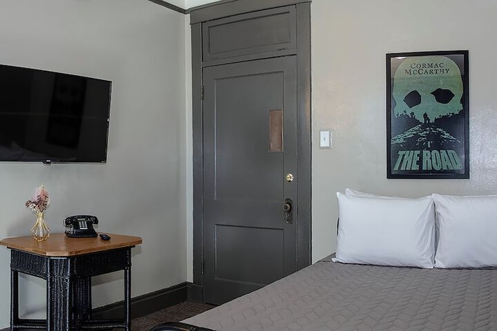 Room 152 of 166