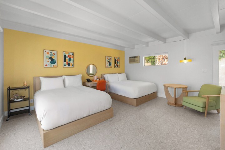 Room 33 of 62