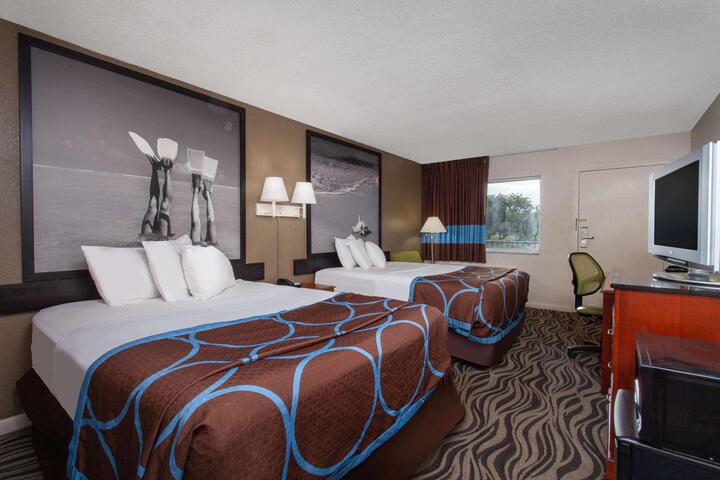 Super 8 by Wyndham Kissimmee