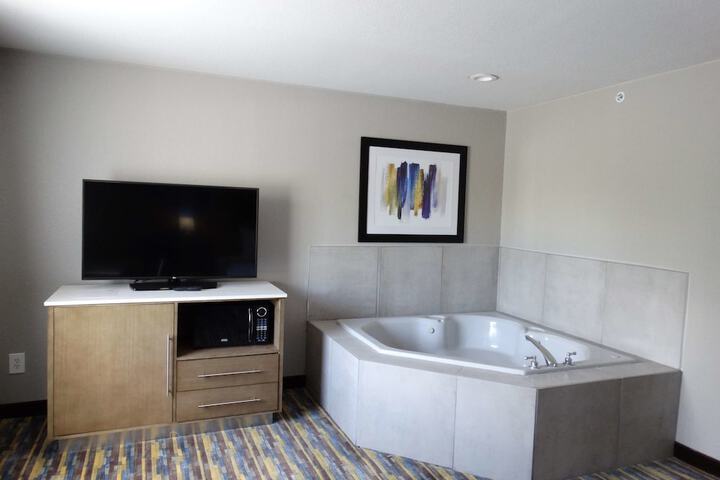 Room 32 of 42