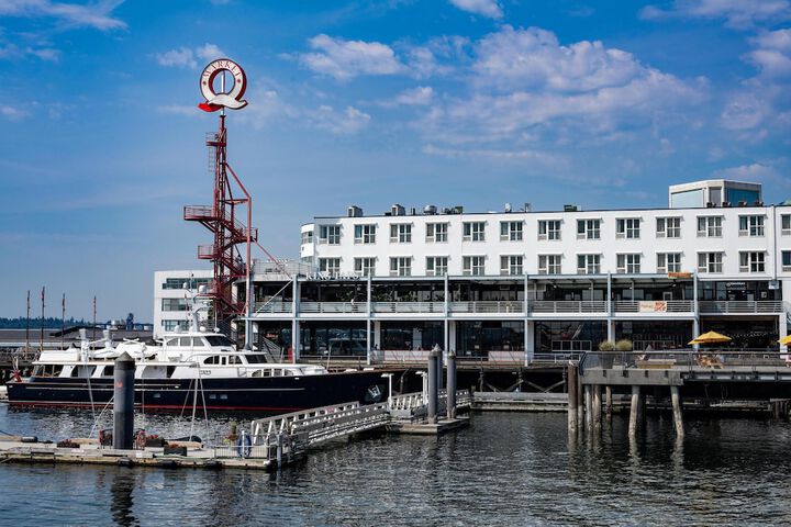 Coast Lonsdale Quay Hotel