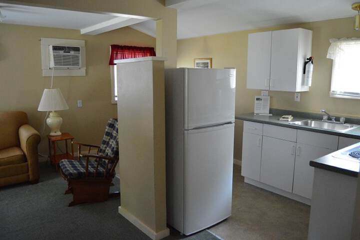 Kennebunk Gallery Motel & Cottages