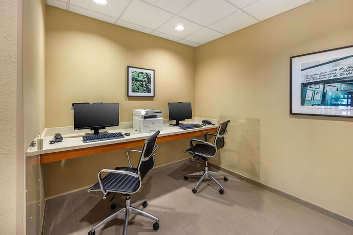 Business Center 44 of 45