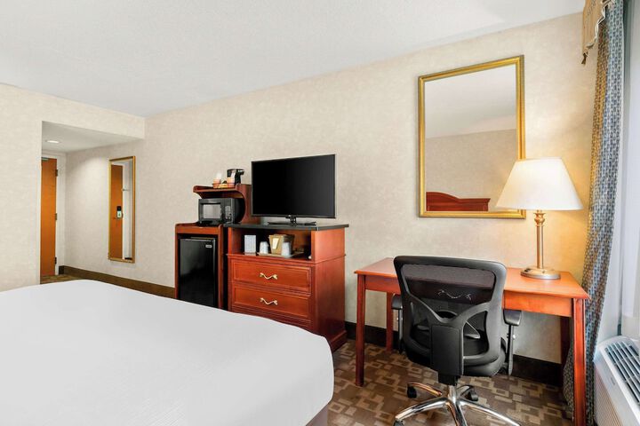 Room 35 of 46