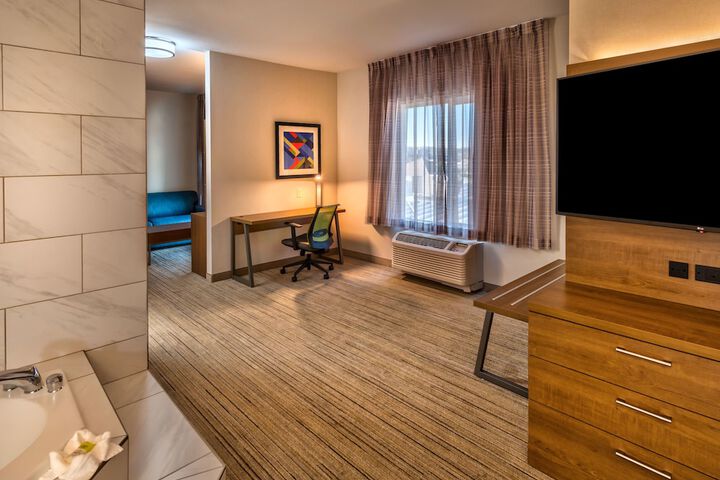 Room 9 of 33