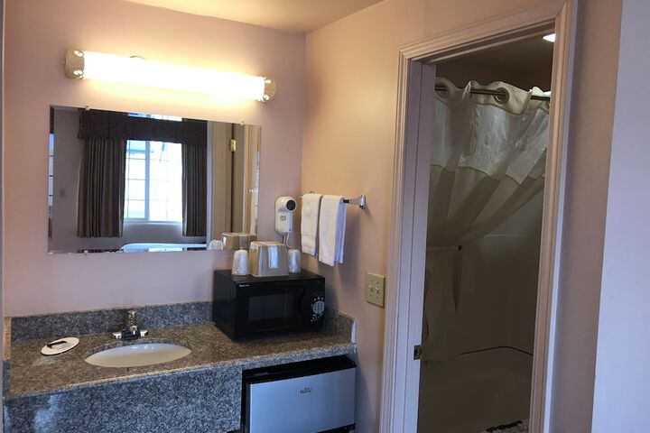 Room 10 of 25