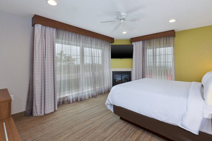Holiday Inn Express & Suites Petoskey by IHG
