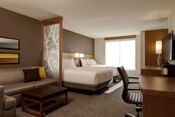 Room 25 of 38