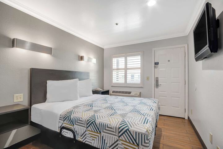 Room 42 of 48