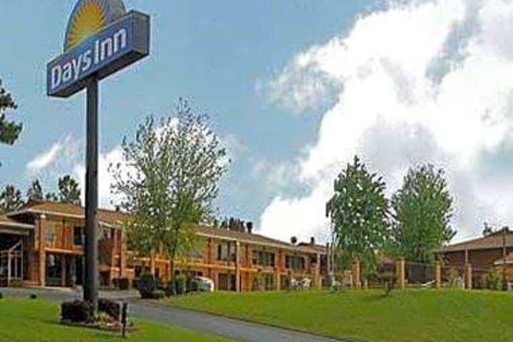 Days Inn by Wyndham Benton