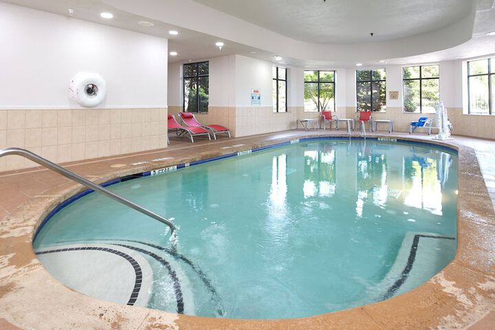 Holiday Inn & Suites Stockbridge / Atlanta I-75 by IHG