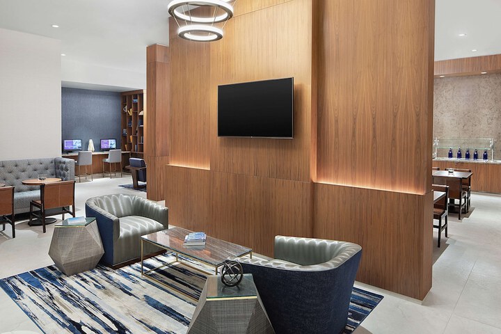 Lounge 80 of 85