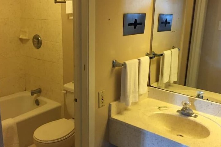 Room 13 of 36