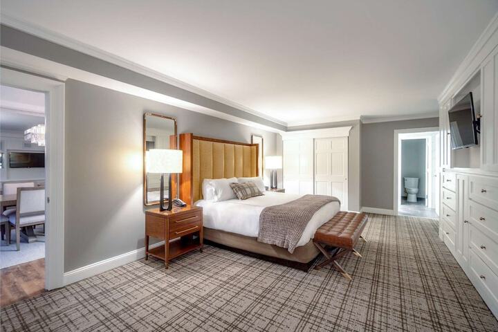 Room 52 of 122