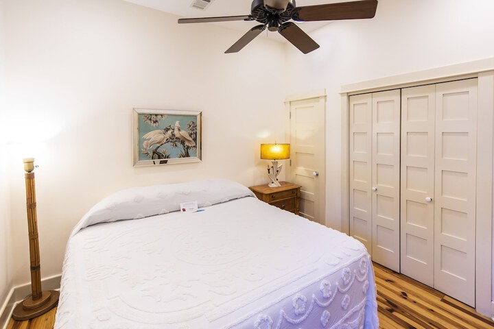 Room 106 of 169