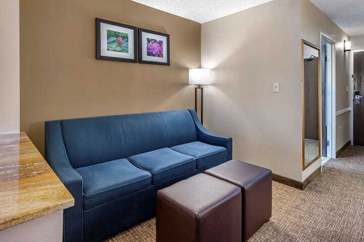 Room 10 of 27