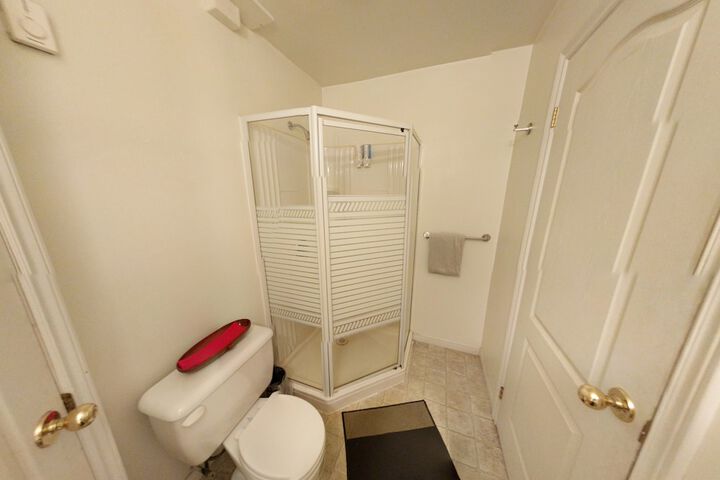 Room 34 of 40