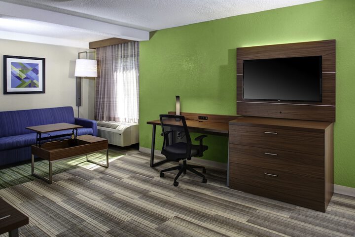 Room 7 of 19