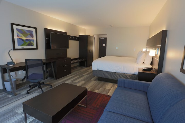 Room 10 of 37