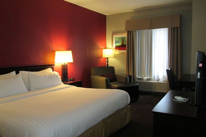Room 27 of 81