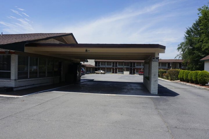 Hotel 7 of 28