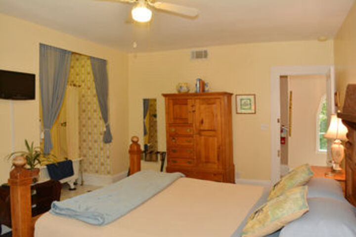 Deer Creek Inn