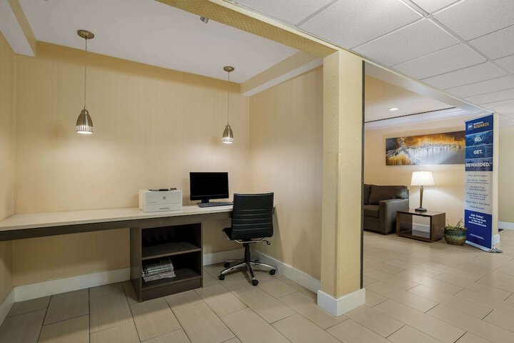 Business Center 33 of 33