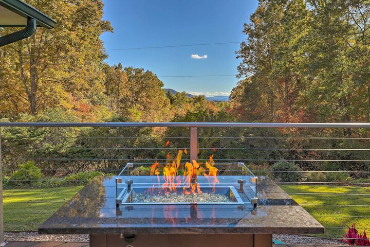 Stunning Fletcher Home: Hot Tub + Fire Pit!