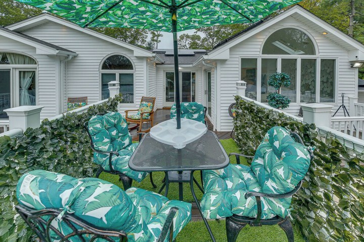 dreams of Paradise Luxury Home w / Pool!