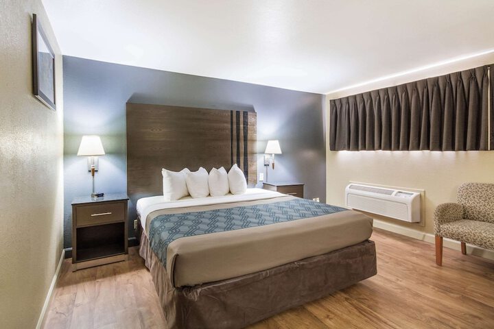 Room 32 of 64