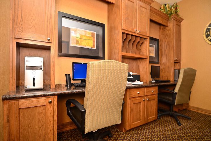 Business Center 18 of 18