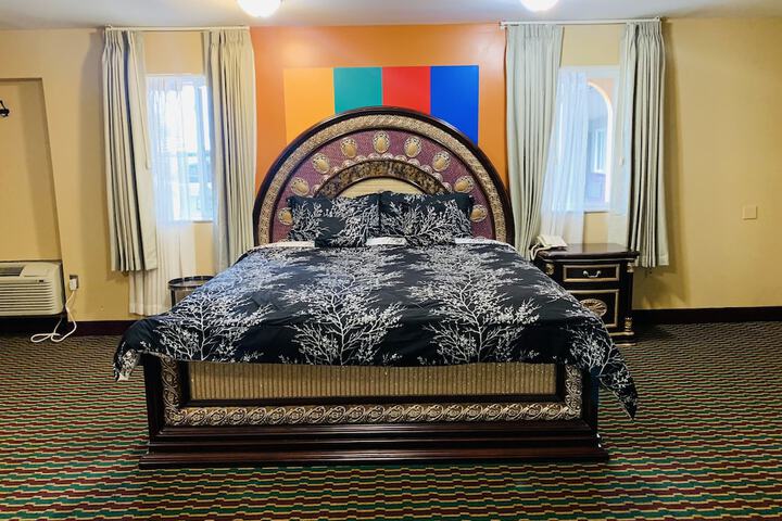 Room 13 of 16