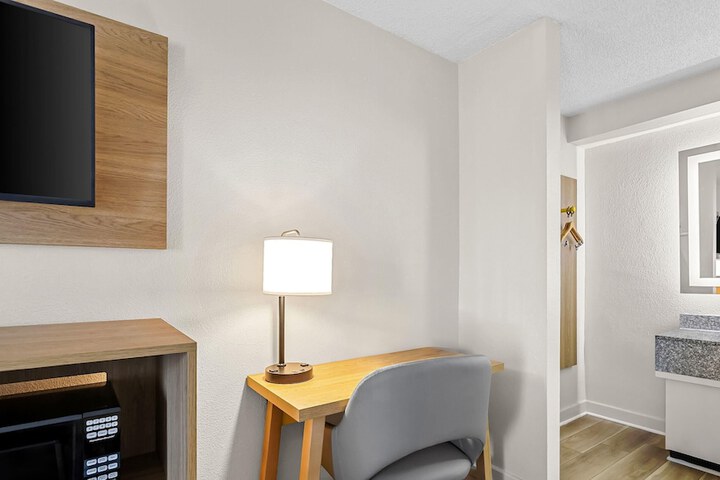 Days Inn by Wyndham Salem