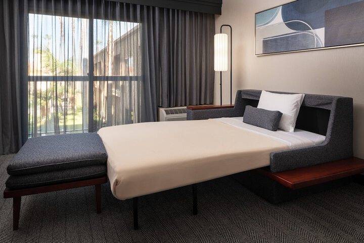 Room 27 of 41