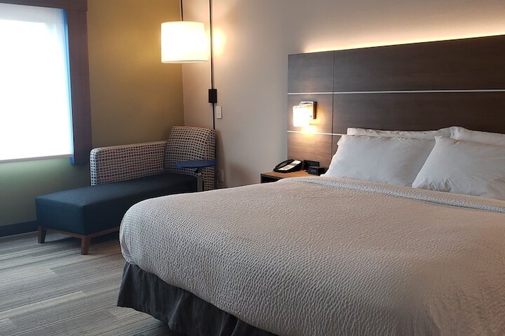 Room 33 of 52