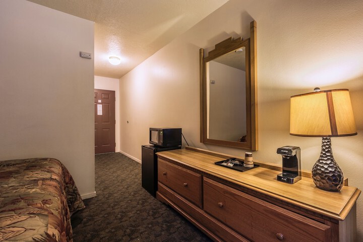 Room 5 of 18