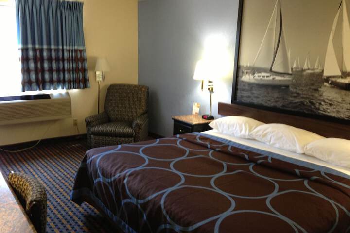 Room 12 of 26