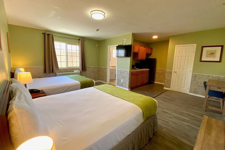 Europa Inn & Suites